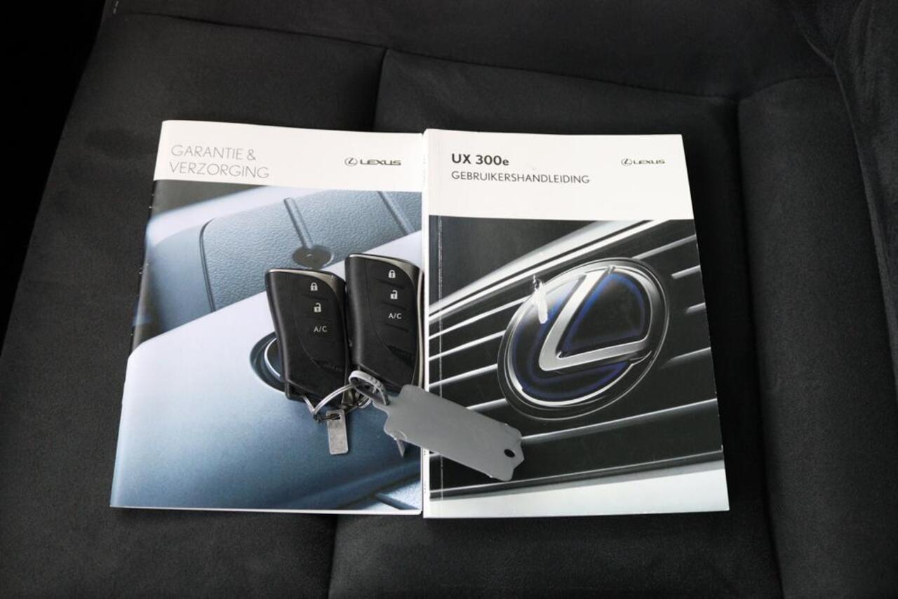Lexus Ux 300e Business 54 kWh | 315km WLTP | Elektrisch verstelbare stoelen | Achteruitrijcamera | Apple Carplay