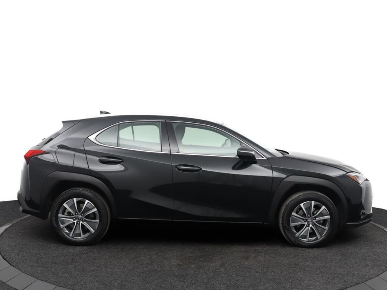 Lexus Ux 300e Business 54 kWh | 315km WLTP | Elektrisch verstelbare stoelen | Achteruitrijcamera | Apple Carplay