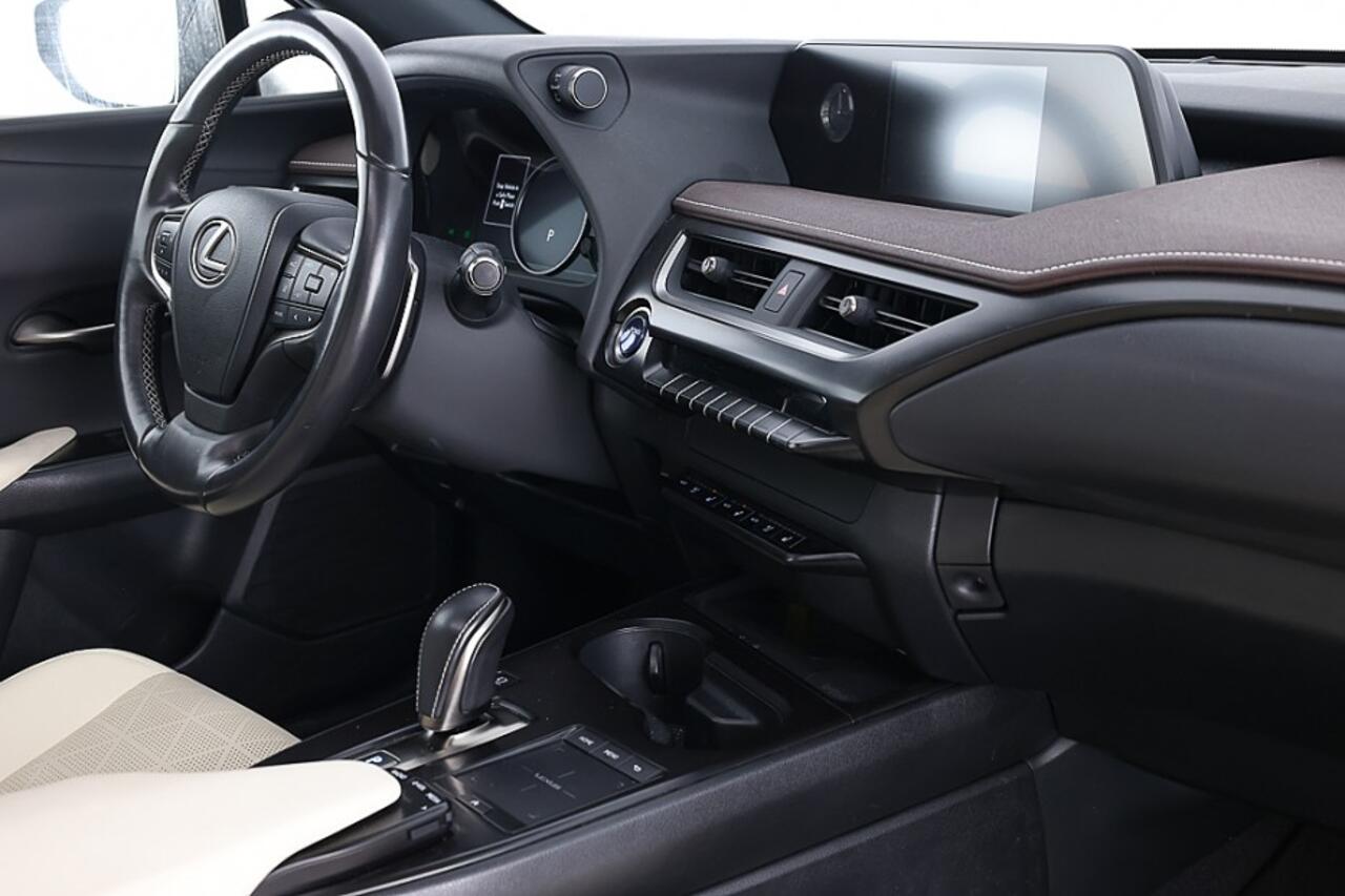 Lexus Ux 300e Luxury 54 kWh electric | SCHUIFDAK | LEDER | STOELVENTILATIE