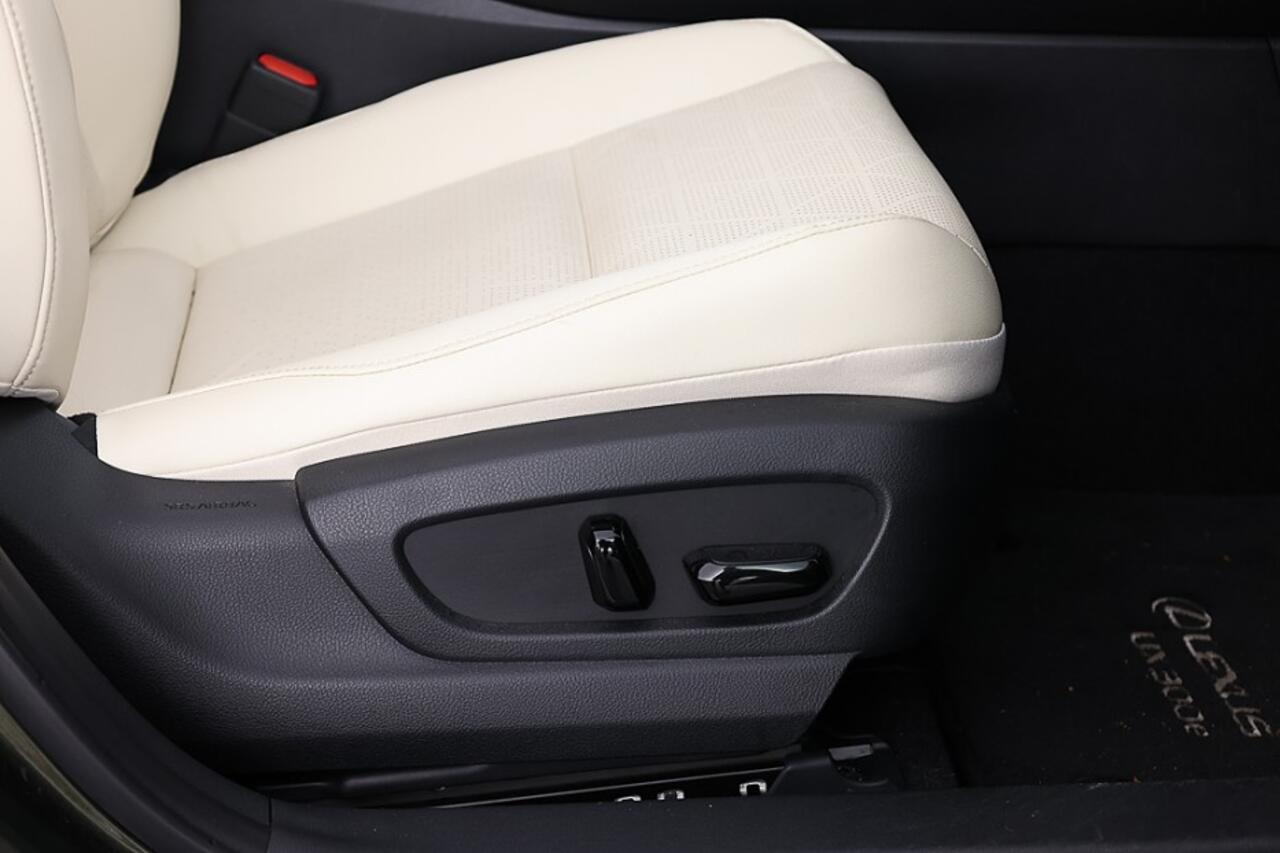 Lexus Ux 300e Luxury 54 kWh electric | SCHUIFDAK | LEDER | STOELVENTILATIE