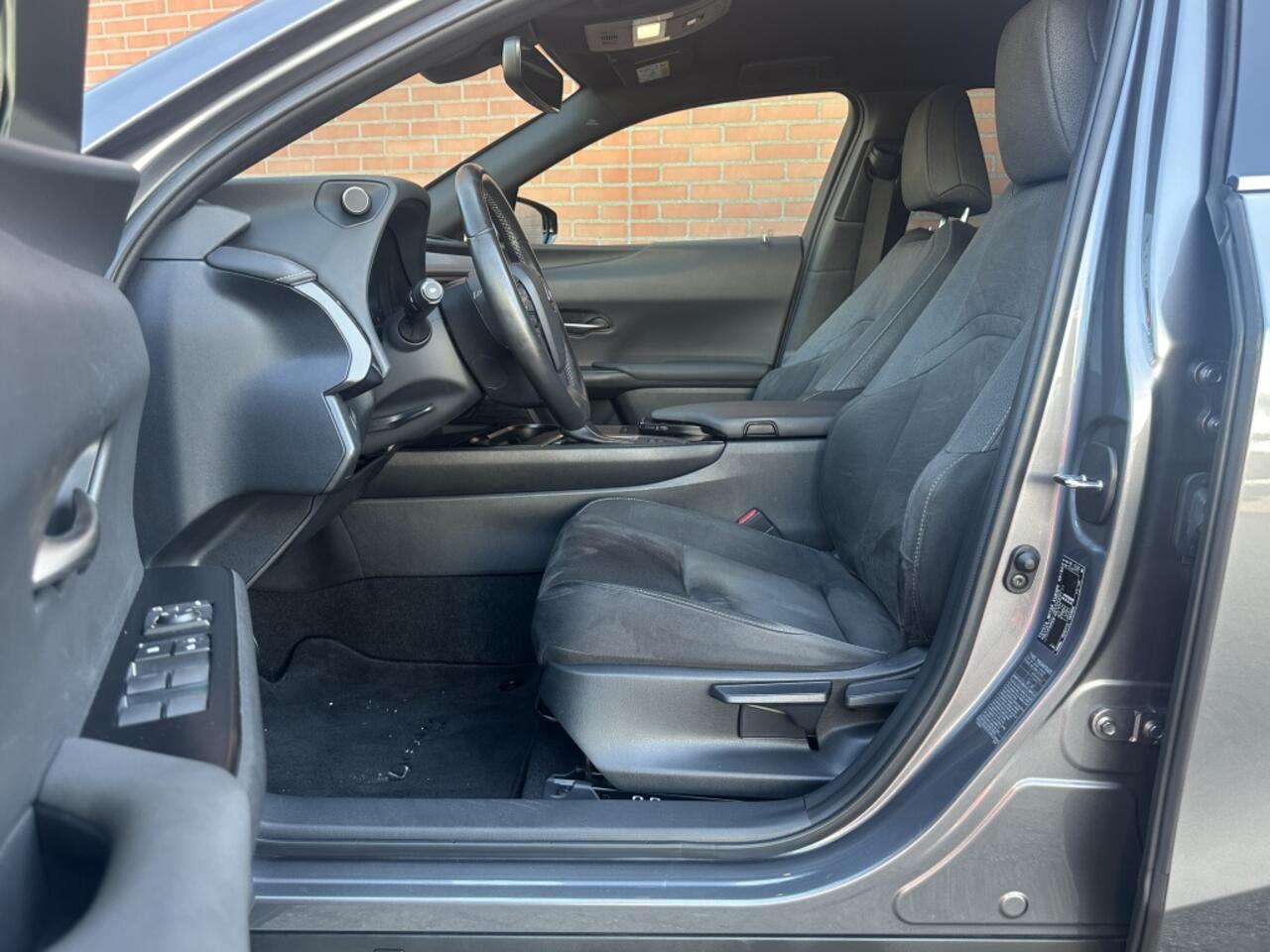 Lexus Ux 250h Premium Alcantara Climate Control Nieuwe Banden