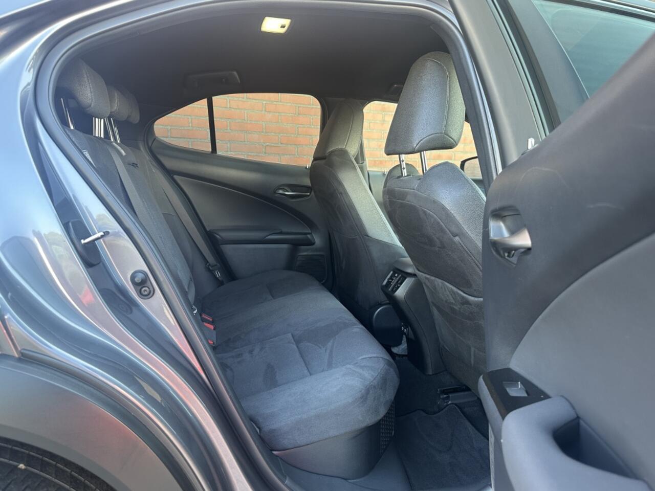 Lexus Ux 250h Premium Alcantara Climate Control Nieuwe Banden