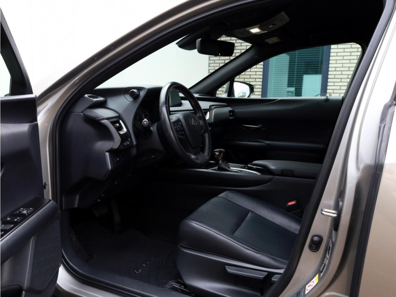 Lexus Ux 250h Luxury Line | Leder | Head-up | Dodehoek