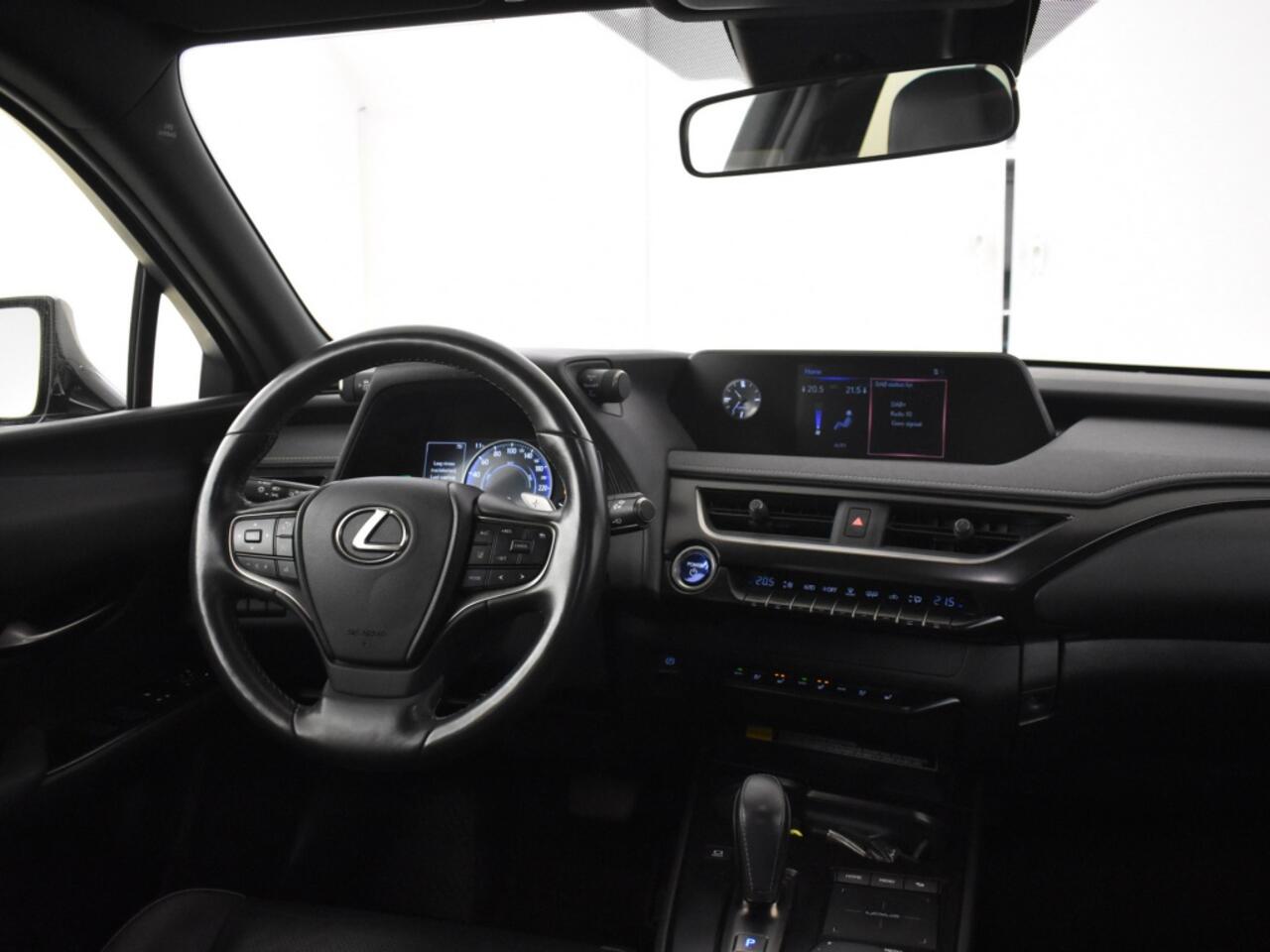 Lexus Ux 300e Luxury | Leer | Stoelventilatie | Carplay | PDC V+A