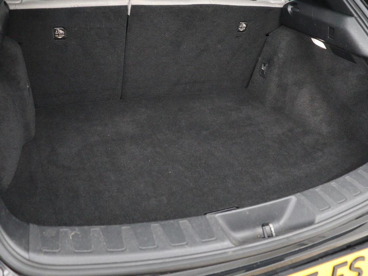 Lexus Ux 300e 54 kWh | Alcantara | Adaptive cruise | Carplay | Full LED | Elektrische stoelen | Climate control | Bluetooth | DAB