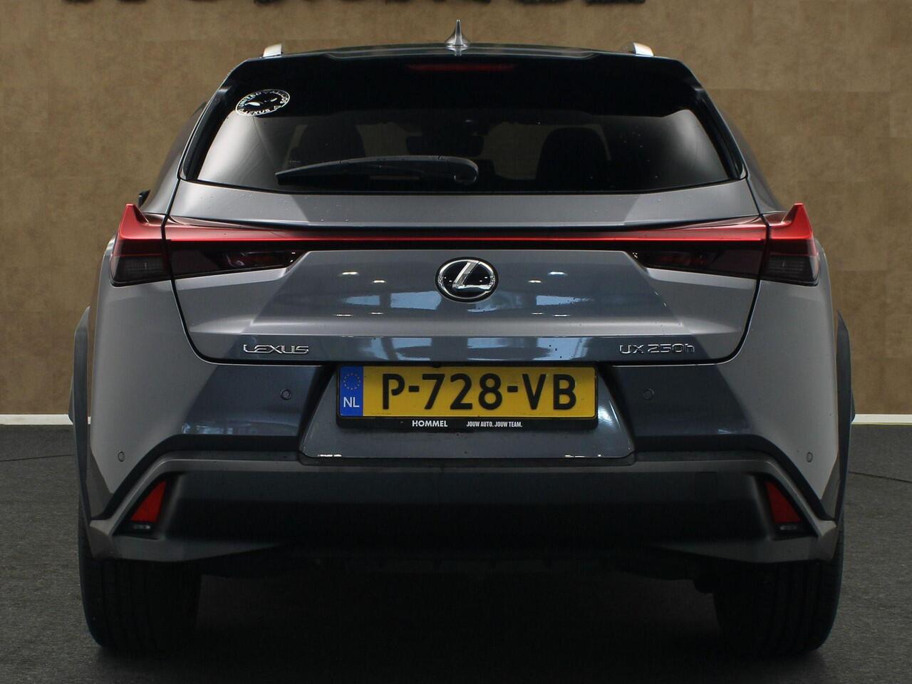 Lexus Ux 250h Preference Line - CLIMATE CONTROL - ALCANTARA BEKLEDING - PARKEERSENSOREN VOOR/ ACHTER - CAMERA - DODEHOEK DETECTIE - KEYLESS ENTRY/ START - APPLE CARPLAY/ ANDROID AUTO