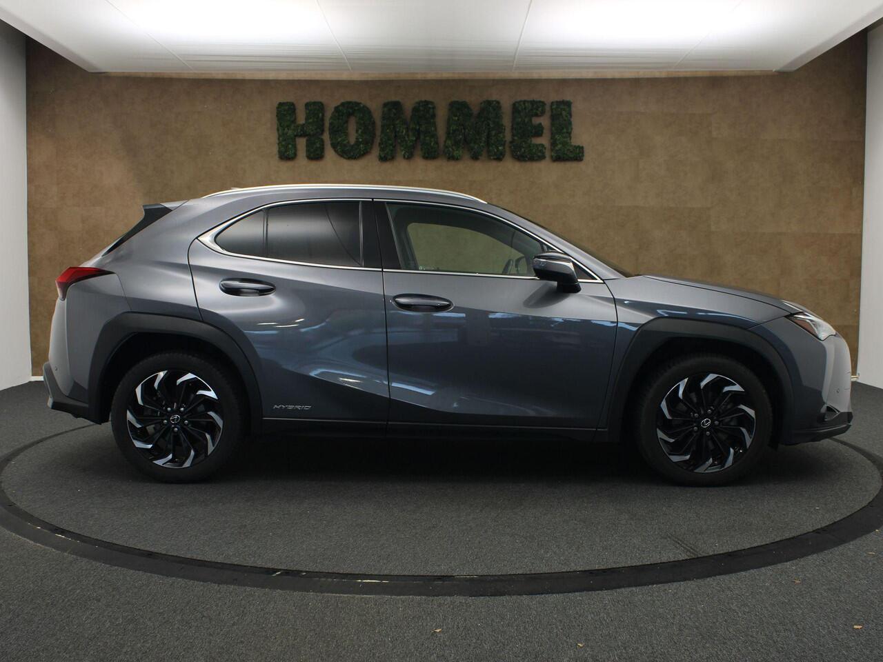 Lexus Ux 250h Preference Line - CLIMATE CONTROL - ALCANTARA BEKLEDING - PARKEERSENSOREN VOOR/ ACHTER - CAMERA - DODEHOEK DETECTIE - KEYLESS ENTRY/ START - APPLE CARPLAY/ ANDROID AUTO