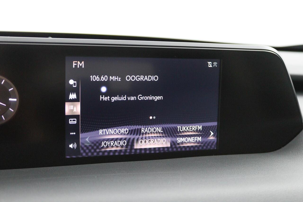 Lexus Ux 250h Preference Line | 18 Inch Lichtmetalen velgen | Privacy Glass | Blind Spot Monitor