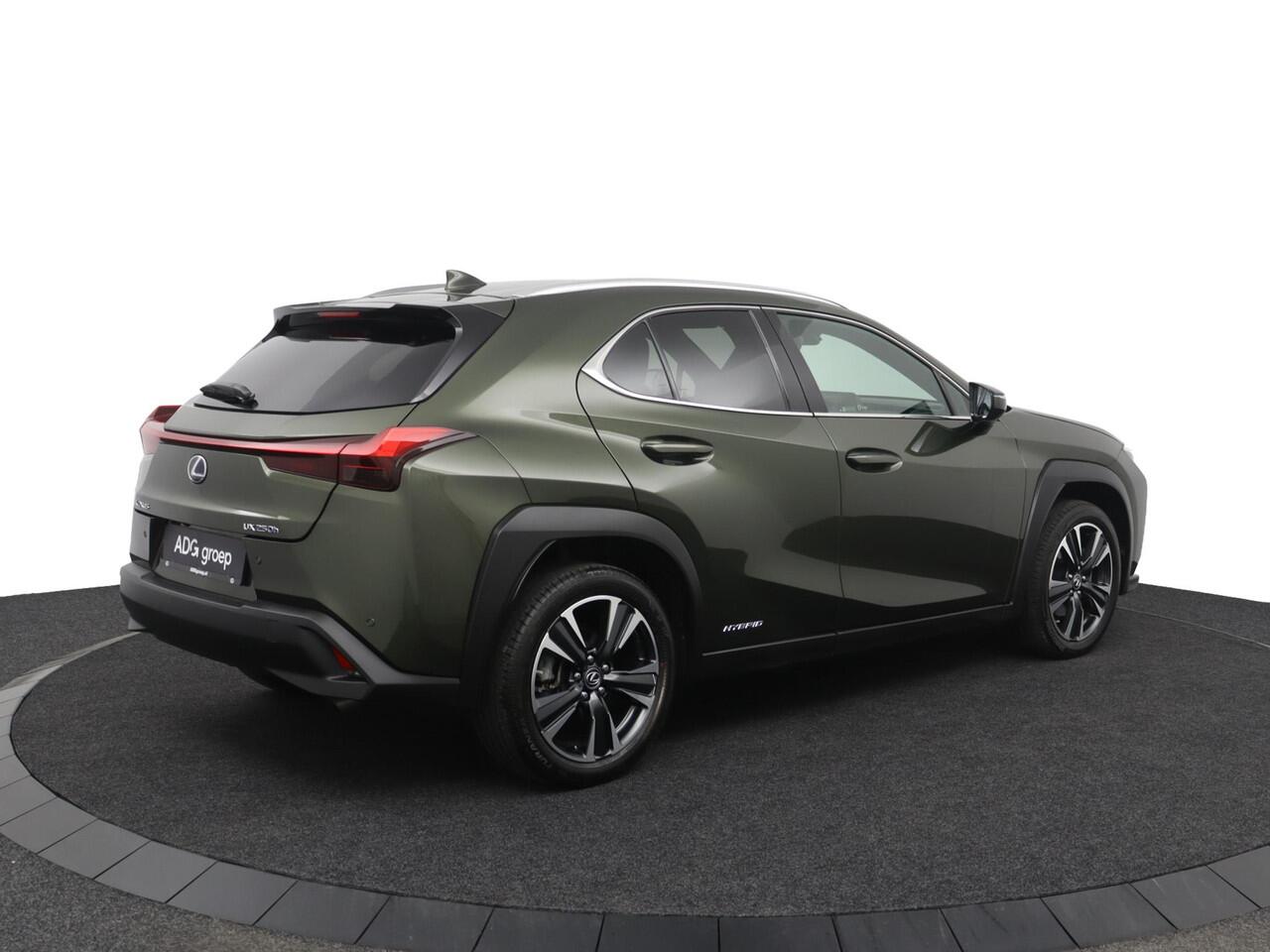 Lexus Ux 250h Business Line | 18 Inch Lichtmetalen velgen | Privacy Glass | Blind Spot Monitor