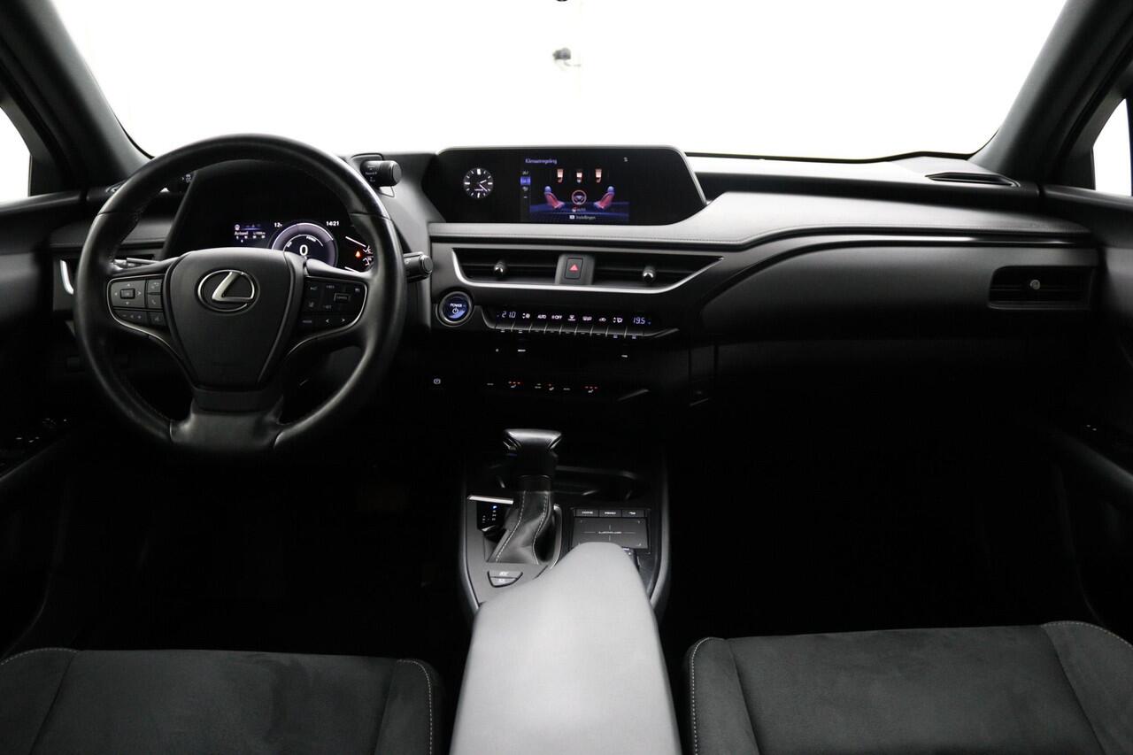 Lexus Ux 250h Business Line | 18 Inch Lichtmetalen velgen | Privacy Glass | Blind Spot Monitor