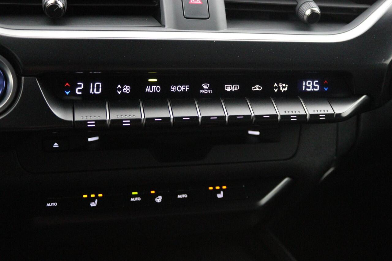 Lexus Ux 250h Business Line | 18 Inch Lichtmetalen velgen | Privacy Glass | Blind Spot Monitor