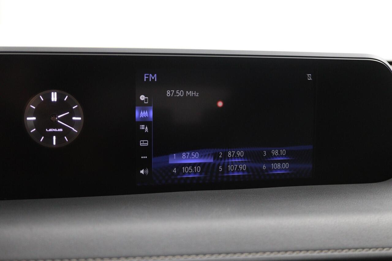 Lexus Ux 250h Business Line | 18 Inch Lichtmetalen velgen | Privacy Glass | Blind Spot Monitor