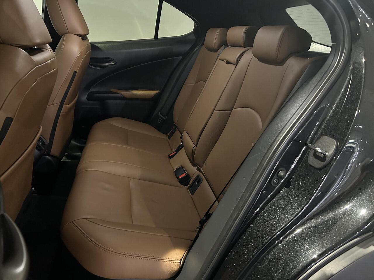 Lexus Ux 250h Preference Line | Leder | Apple Carplay / Android Auto | Achteruitrijcamera