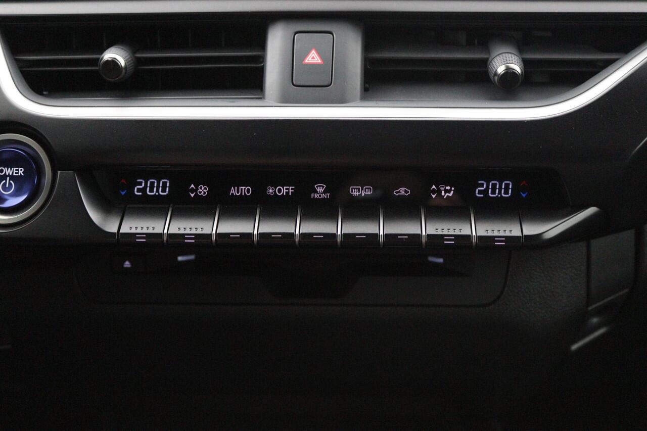 Lexus Ux 250h Preference Line | Dealer Onderhouden | 18 Inch Lichtmetalen velgen | Privacy Glass