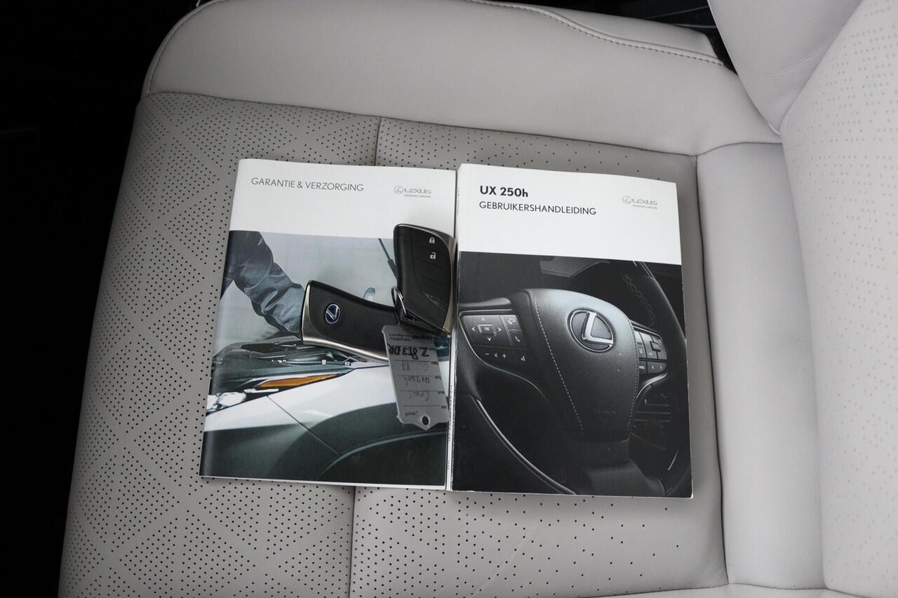 Lexus Ux 250h Luxury Line | Lederen bekleding | Stoelverwarming | Keyless Entry