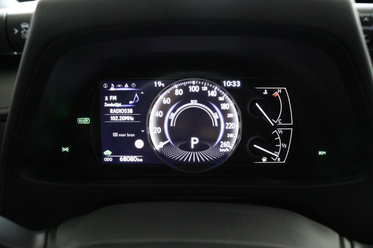 Lexus Ux 250h Preference Line | 18 Inch Lichtmetalen velgen | Blind Spot Monitor | Privacy Glass