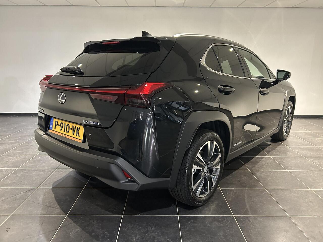 Lexus Ux 250h Preference Line | Leder | Apple Carplay / Android Auto | Achteruitrijcamera