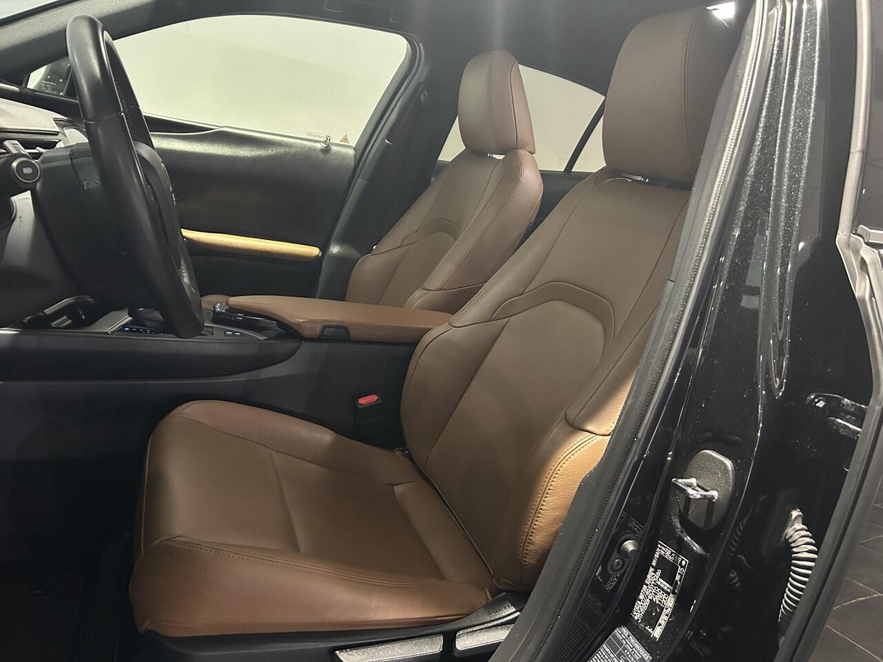 Lexus Ux 250h Preference Line | Leder | Apple Carplay / Android Auto | Achteruitrijcamera