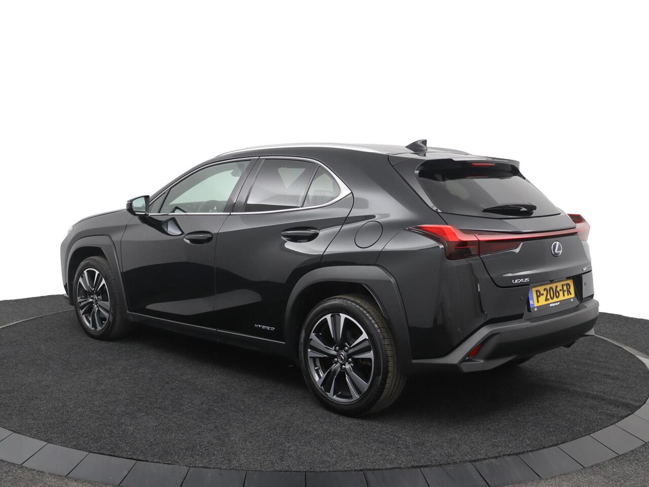 Lexus Ux 250h Preference Line | Dealer Onderhouden | 18 Inch Lichtmetalen velgen | Privacy Glass