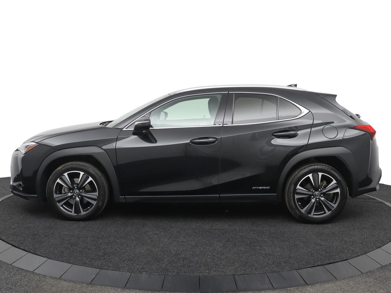 Lexus Ux 250h Preference Line | Dealer Onderhouden | 18 Inch Lichtmetalen velgen | Privacy Glass