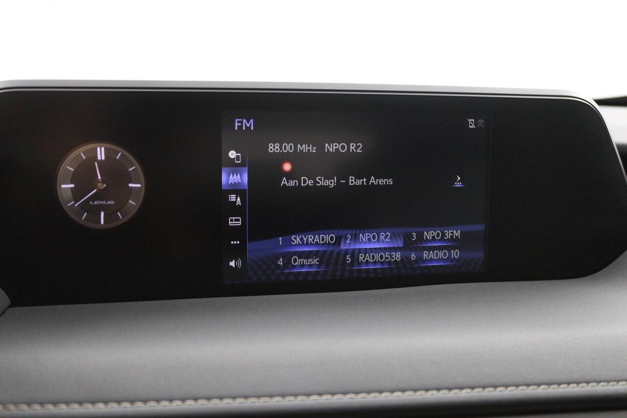 Lexus Ux 250h Preference Line | Dealer Onderhouden | 18 Inch Lichtmetalen velgen | Privacy Glass