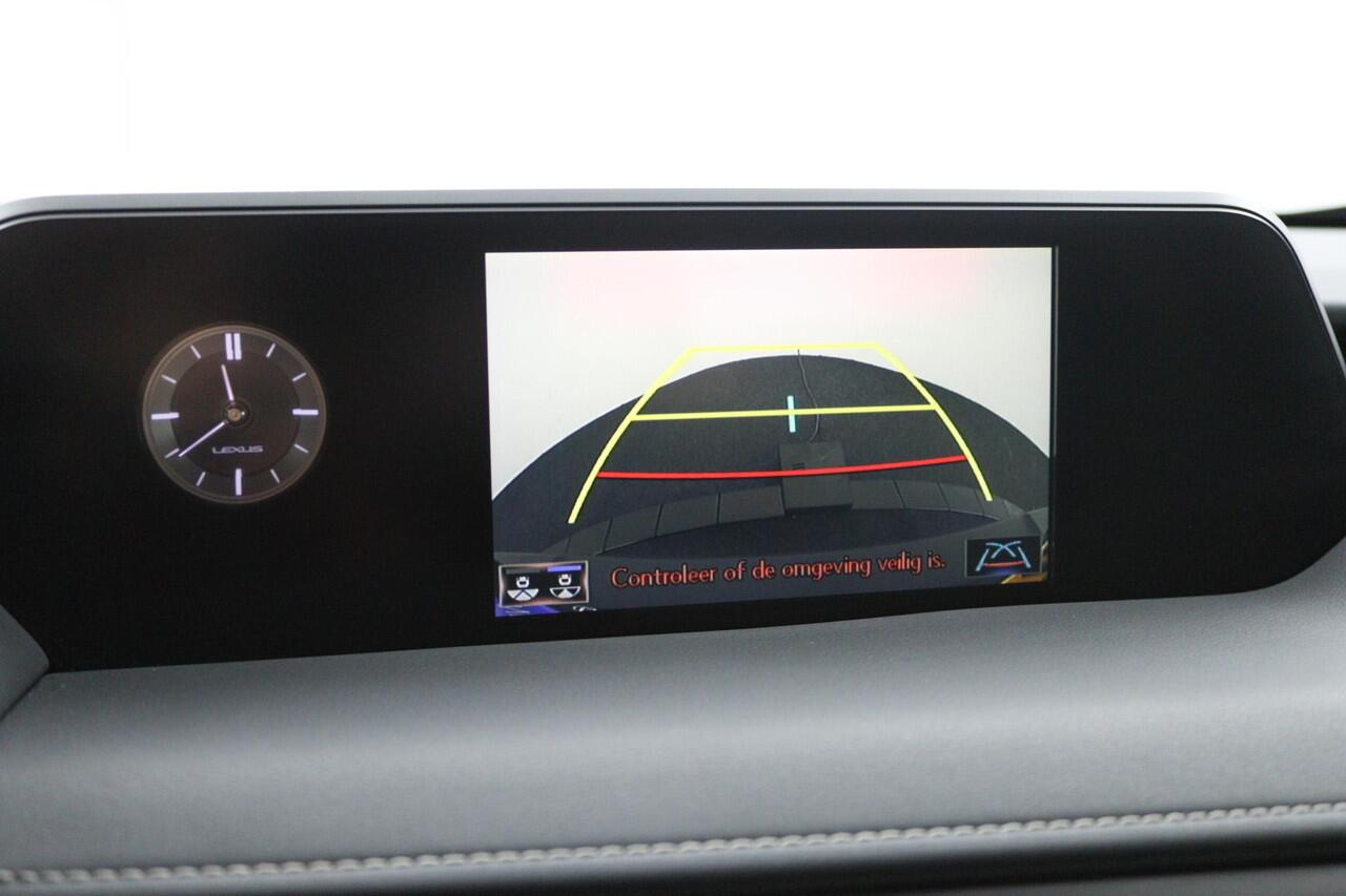 Lexus Ux 250h Preference Line | Dealer Onderhouden | 18 Inch Lichtmetalen velgen | Privacy Glass