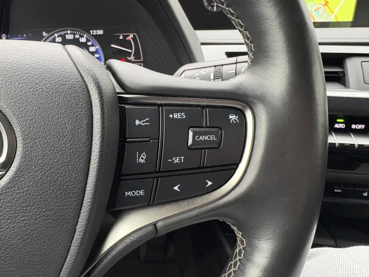 Lexus Ux 250h Luxury Line | Leder | Sensoren v/a | 17'' LM Velgen | Andro