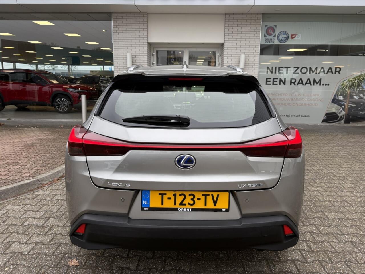 Lexus Ux 250h Luxury Line | Leder | Sensoren v/a | 17'' LM Velgen | Andro