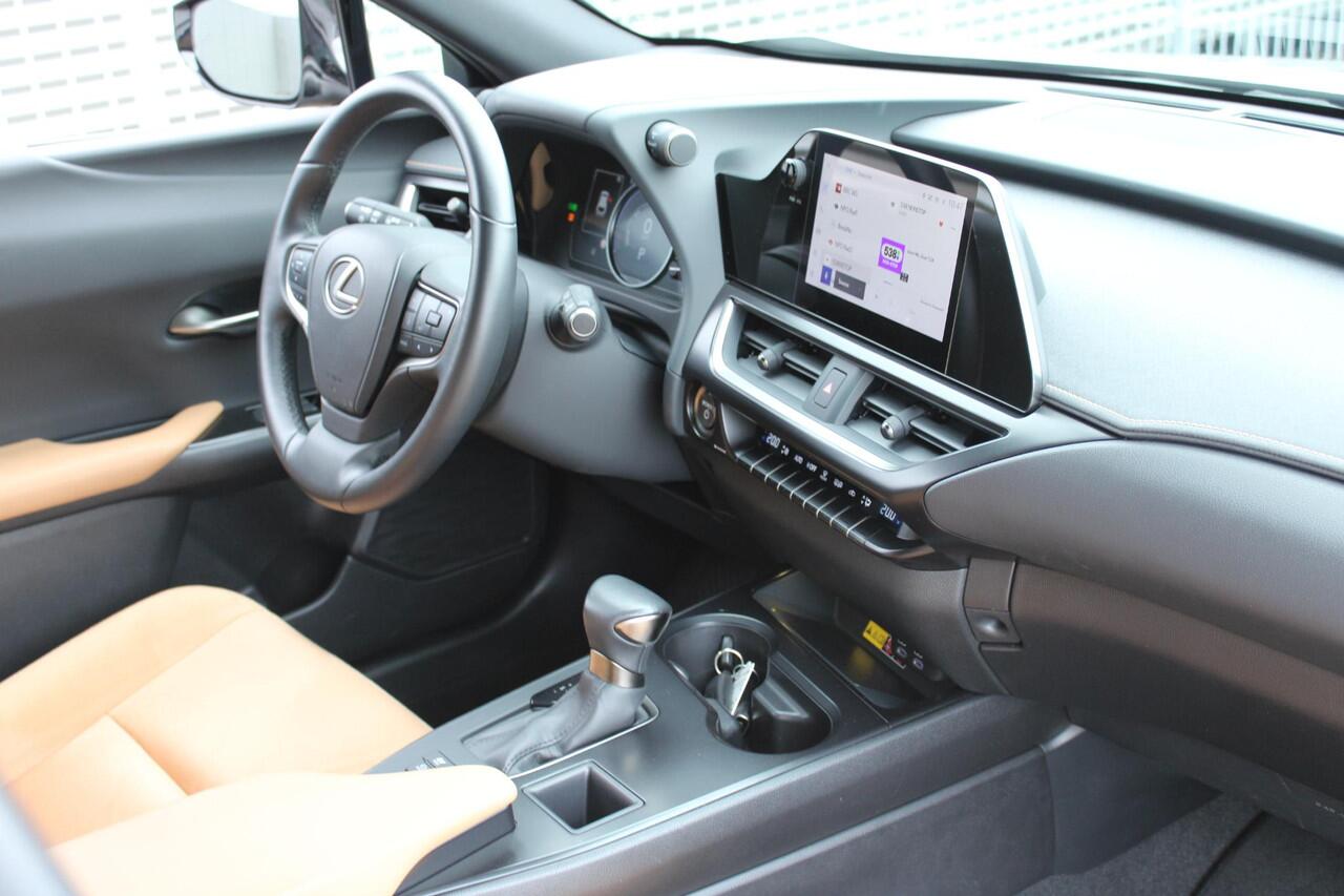 Lexus Ux 250h Business Line Hybride 183 pk TREKHAAK / NAVIGATIE / LED VERLICHTING