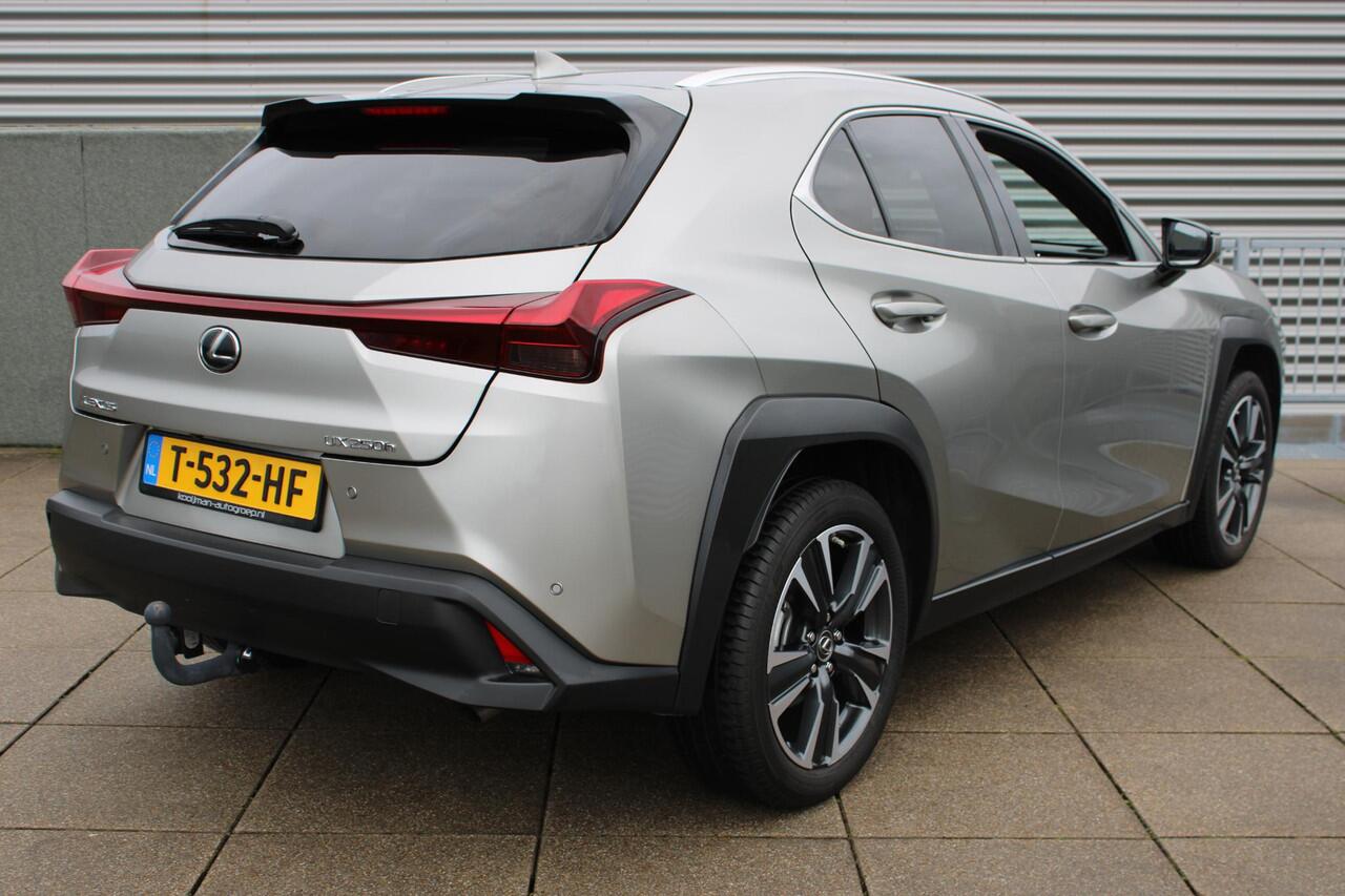 Lexus Ux 250h Business Line Hybride 183 pk TREKHAAK / NAVIGATIE / LED VERLICHTING