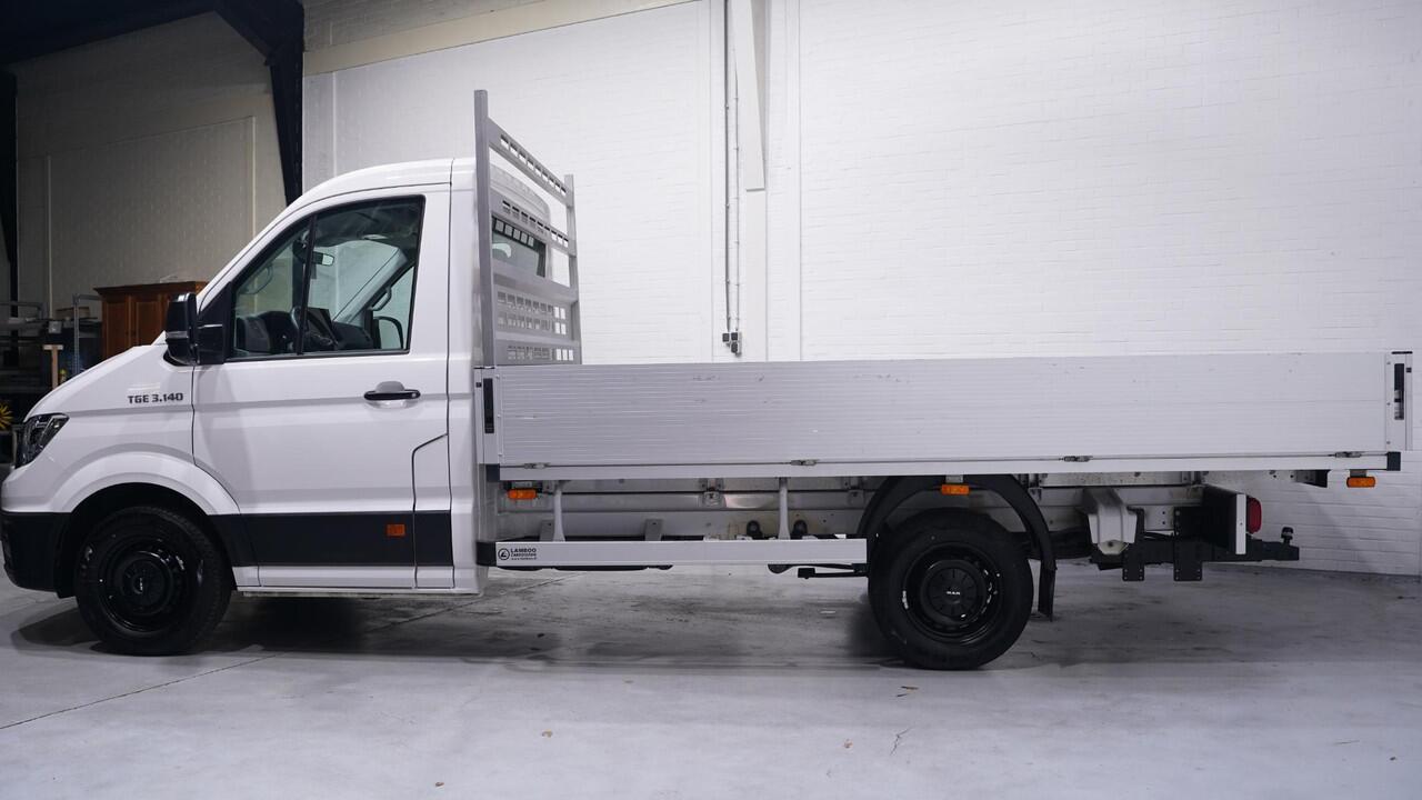 MAN TGE 3.140 140 pk DSG Aut. Pick Up / Open Laadbak Navi, Camera, Trekhaak 3.000 kg, LxBxH 383x225x40 cm, 3-Zits