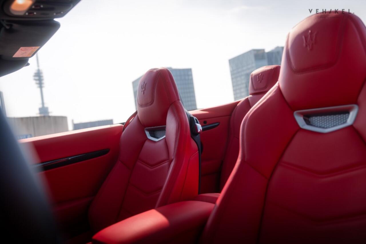 Maserati GRANCABRIO 4.7 SPORT nieuwstaat / 1 eigenaar geregistreerd.