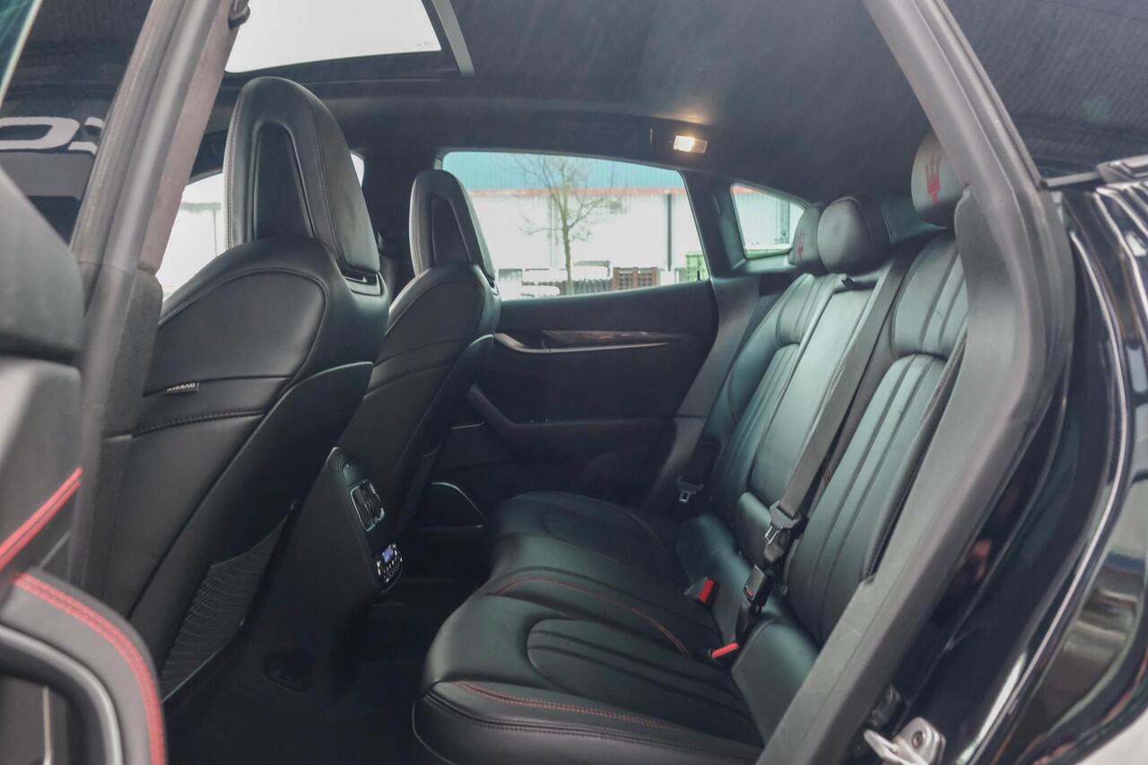 Maserati Levante Gransport 3.0 V6 D 275pk Panoramadak Schaalstoelen VOL!!! Carbon pakket NLauto 21" LMV Stoelkoeling Luchtvering