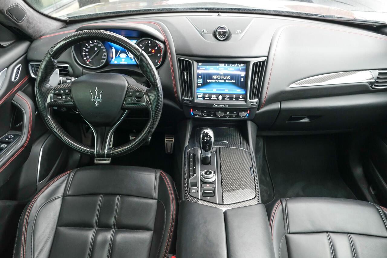 Maserati Levante Gransport 3.0 V6 D 275pk Panoramadak Schaalstoelen VOL!!! Carbon pakket NLauto 21" LMV Stoelkoeling Luchtvering