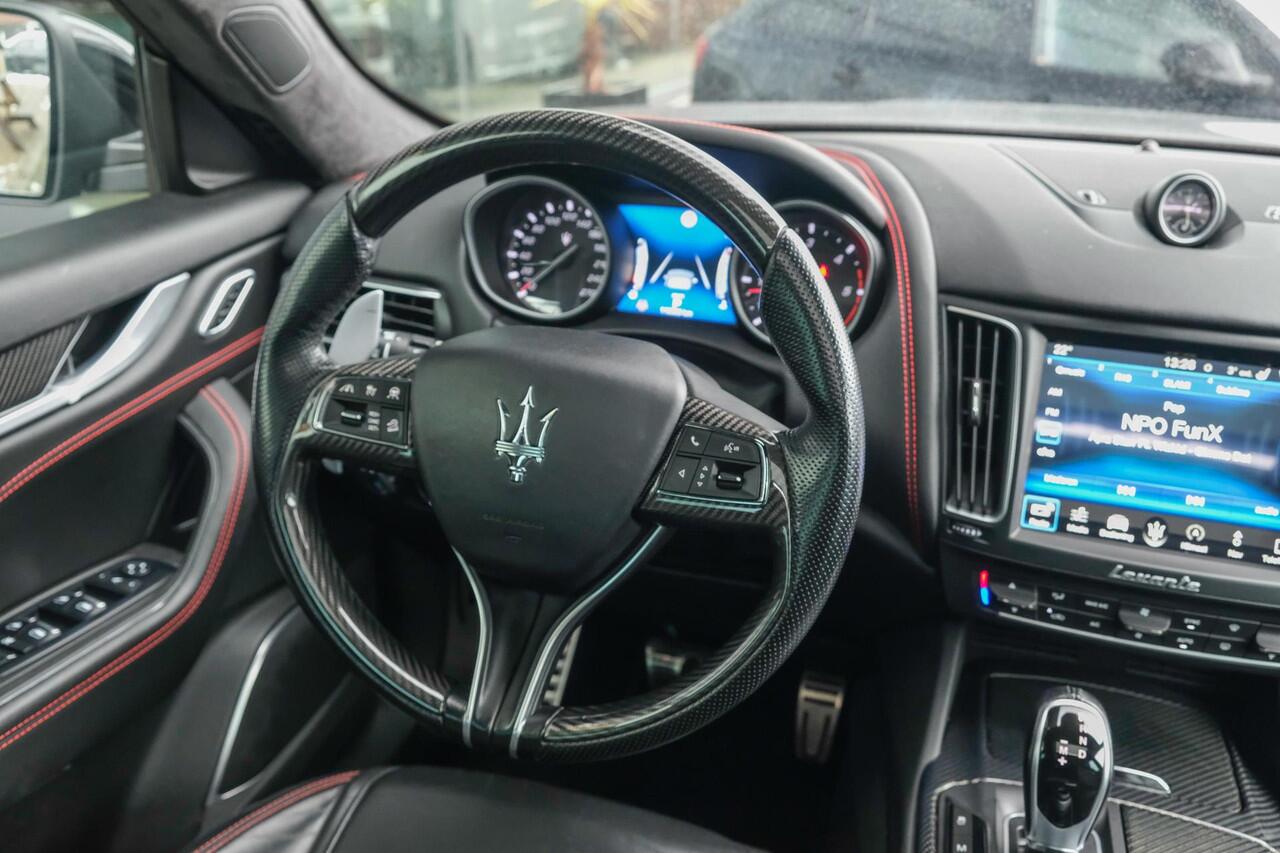 Maserati Levante Gransport 3.0 V6 D 275pk Panoramadak Schaalstoelen VOL!!! Carbon pakket NLauto 21" LMV Stoelkoeling Luchtvering