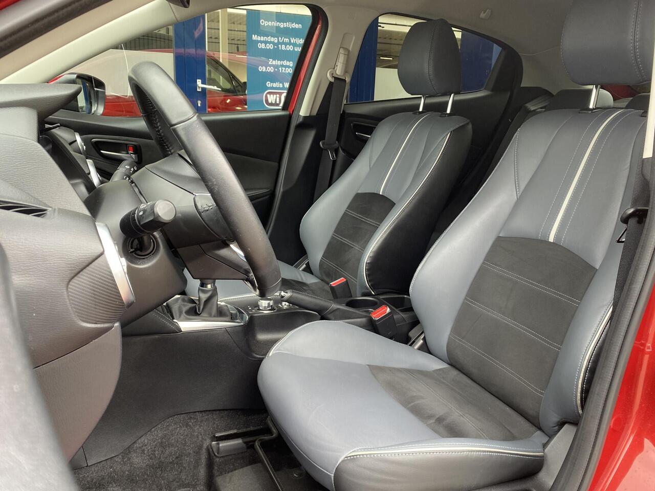 Mazda 2 1.5 Skyactiv-G Signature / NL-Auto / Adaptieve Cruise-Control met Stop & Go / Climate-Control / Head-Up-Display / Stoelverwarming / Stuurverwarming / Dodehoek-Detectie / Apple-Carplay & Android-Auto / Keyless / LED / DAB Radio-Bluetooth / Navi / 360°-Came