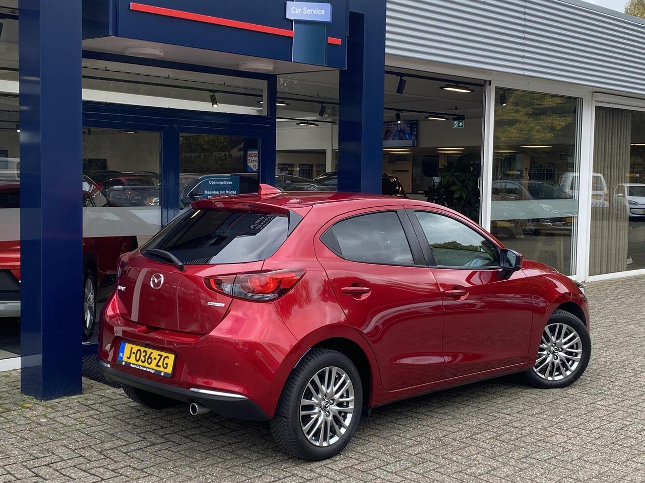 Mazda 2 1.5 Skyactiv-G Signature / NL-Auto / Adaptieve Cruise-Control met Stop & Go / Climate-Control / Head-Up-Display / Stoelverwarming / Stuurverwarming / Dodehoek-Detectie / Apple-Carplay & Android-Auto / Keyless / LED / DAB Radio-Bluetooth / Navi / 360°-Came