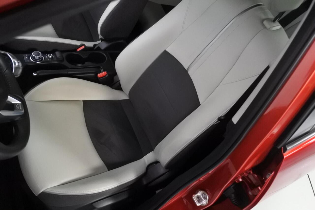 Mazda 2 1.5 90pk Automaat Signature 360º Adapt-cruise Keyless Leer/Alcantara