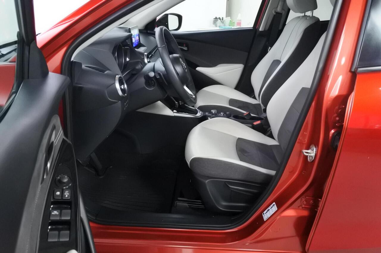 Mazda 2 1.5 90pk Automaat Signature 360º Adapt-cruise Keyless Leer/Alcantara