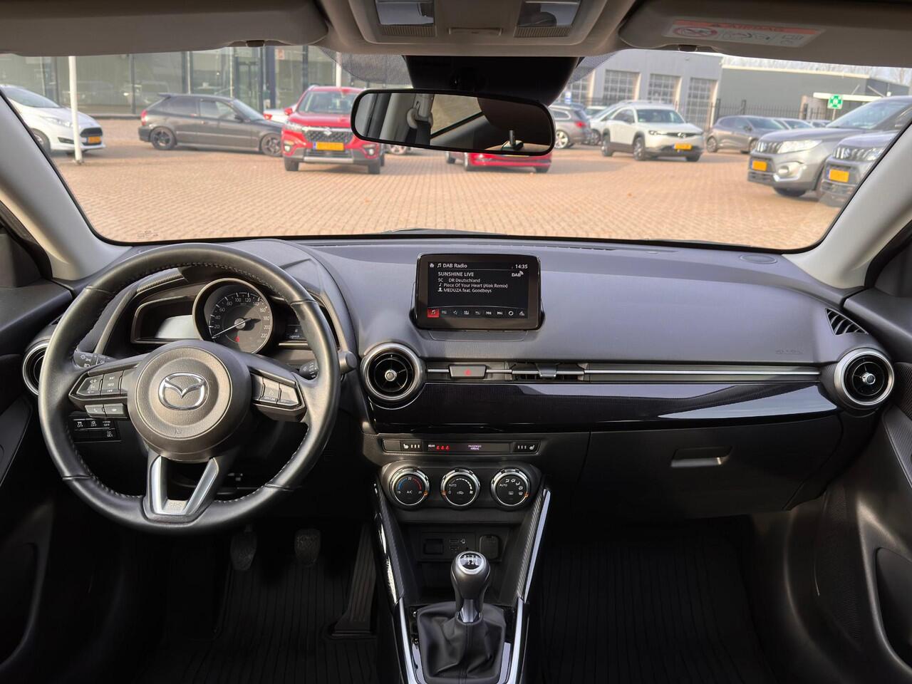 Mazda 2 1.5 Skyactiv-G Luxury | Rijklaar | Apple Carplay/Android Auto | Achteruitrijcamera | Dealeronderhouden |