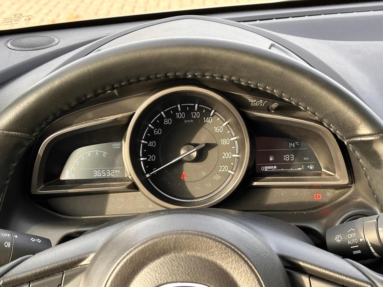 Mazda 2 1.5 Skyactiv-G Luxury | Rijklaar | Apple Carplay/Android Auto | Achteruitrijcamera | Dealeronderhouden |