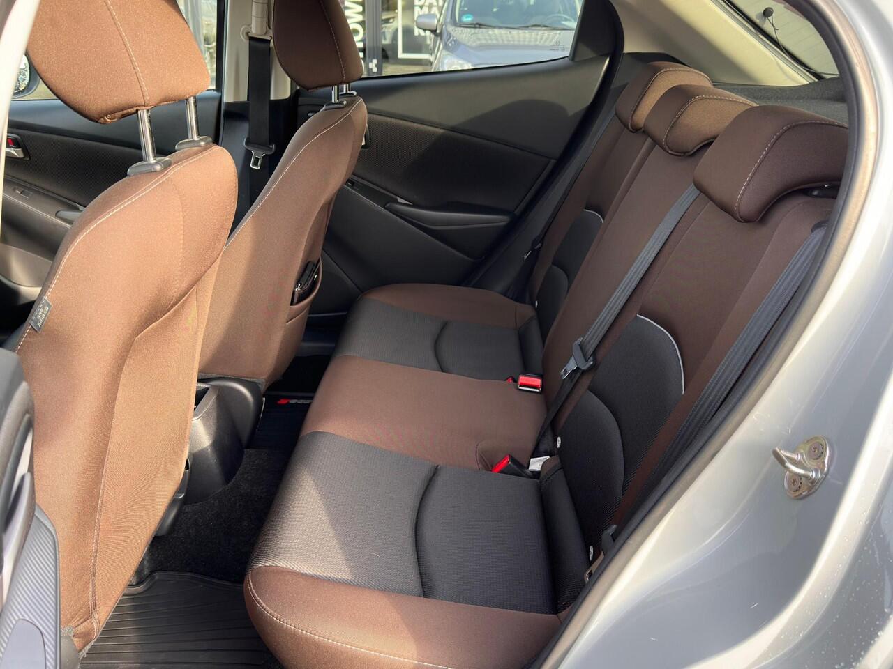 Mazda 2 1.5 Skyactiv-G Luxury | Rijklaar | Apple Carplay/Android Auto | Achteruitrijcamera | Dealeronderhouden |