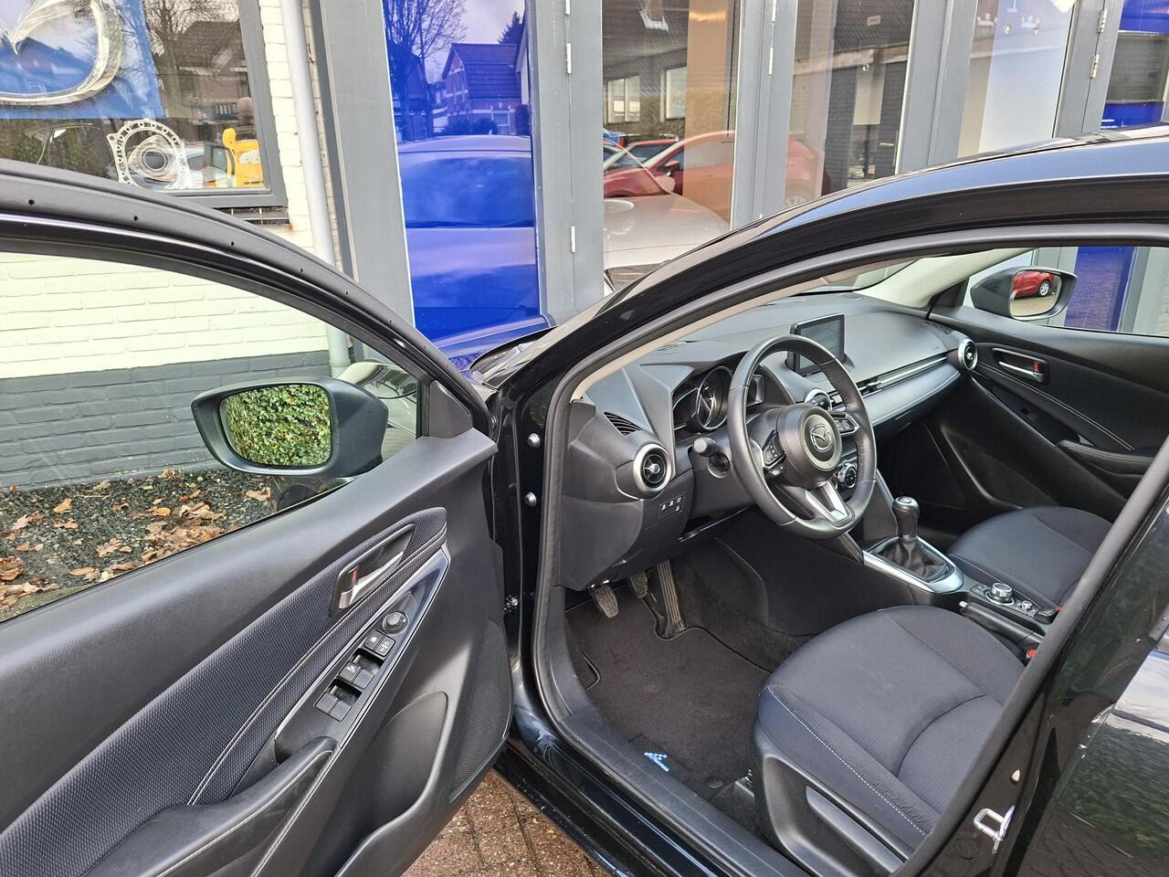 Mazda 2 1.5 Skyactiv-G Luxury Camera, Apple/Android