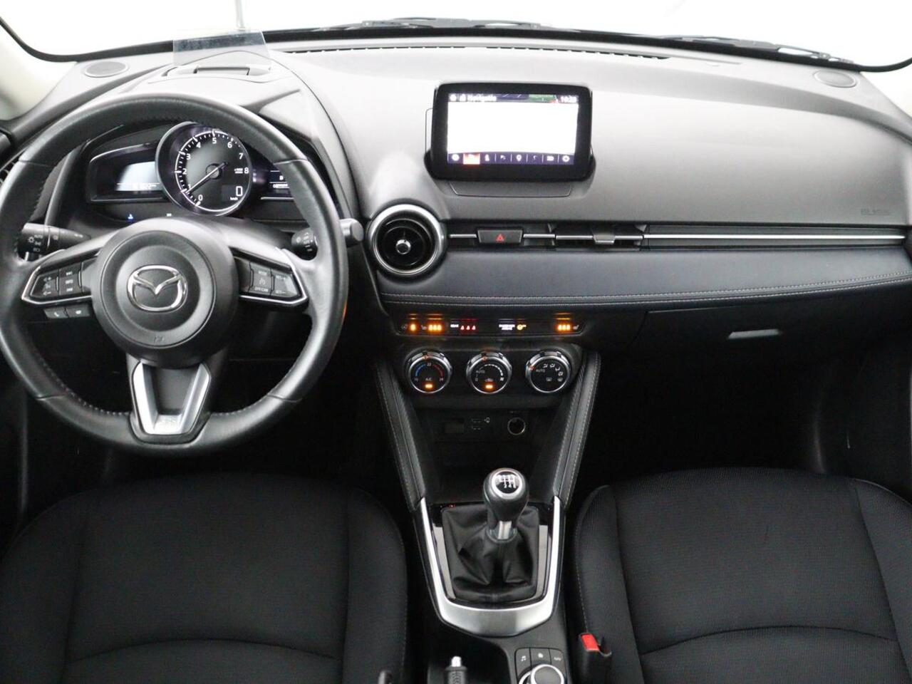 Mazda 2 1.5 Skyact-G Luxury | Stoel & stuurverwarming | Head-Up | Camera | Carplay | Keyless | Full LED | Dodehoek detectie | Climate control | Cruise control | Getint glas | Parkeerhulp