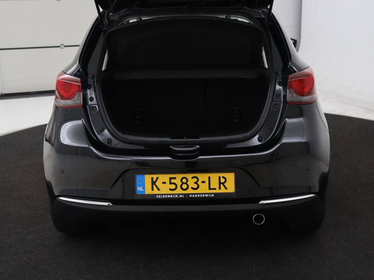 Mazda 2 1.5 Skyact-G Luxury | Stoel & stuurverwarming | Head-Up | Camera | Carplay | Keyless | Full LED | Dodehoek detectie | Climate control | Cruise control | Getint glas | Parkeerhulp