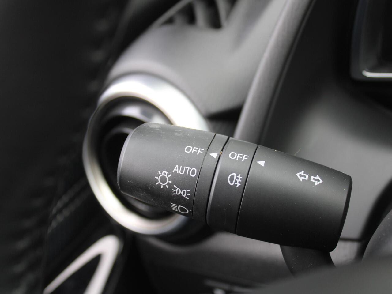 Mazda 2 1.5 Skyactiv-G Luxury | Trekhaak | Camera | Stuur-/stoelverwarming | Navi | 16" LM | Clima | HUD | LED | Dodehoek detectie |