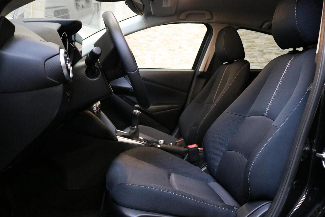 Mazda 2 1.5 Skyactiv-G Luxury | CARPLAY | NAVI | HEADUP | NAP | NL AUTO | Dealer onderhouden!