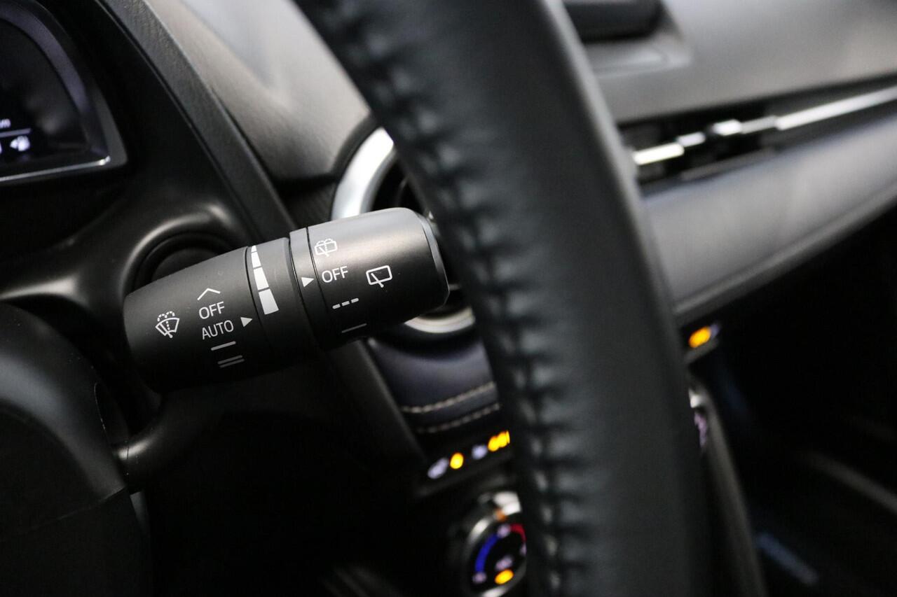 Mazda 2 1.5 Skyactiv-G Luxury | Camera | LED | NAP | Dealer onderhouden | Nwe APK |