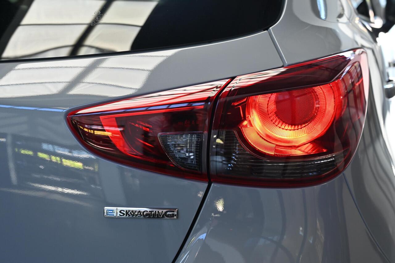 Mazda 2 e-SkyActiv-G 90 6MT Homura Aka met DA pack *Trekhaak* *Dealeronderhouden* *All-in prijs*