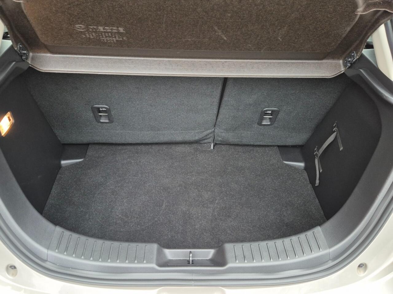 Mazda 2 SKYACTIV-G 90 6AT CENTRE-LINE / CARPLAY